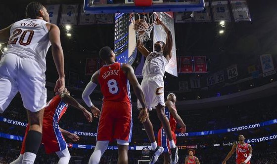 开云-泰森新高39分莫布利扣篮准绝杀 骑士客场险胜76人