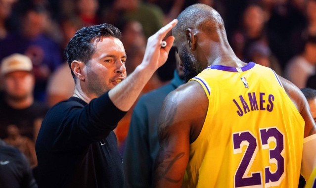 开云体育下载-心态崩了，湖人队再次输给国王队后，主教练雷迪克明显感到恼火